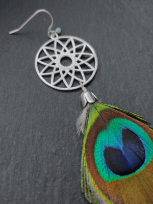 boucle d'oreille plume et pierres, femme sauvage
