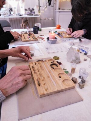 atelier création bracelet en pierres naturelles sur mesure en lithothérapie à Paris