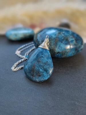 collier argent apatite bleue