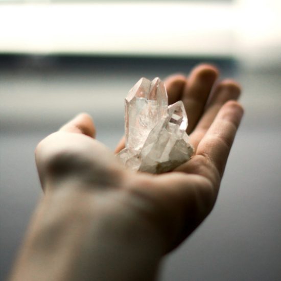 main cristal de roche